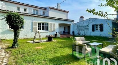 House 8 rooms of 260 m² in Saujon (17600)