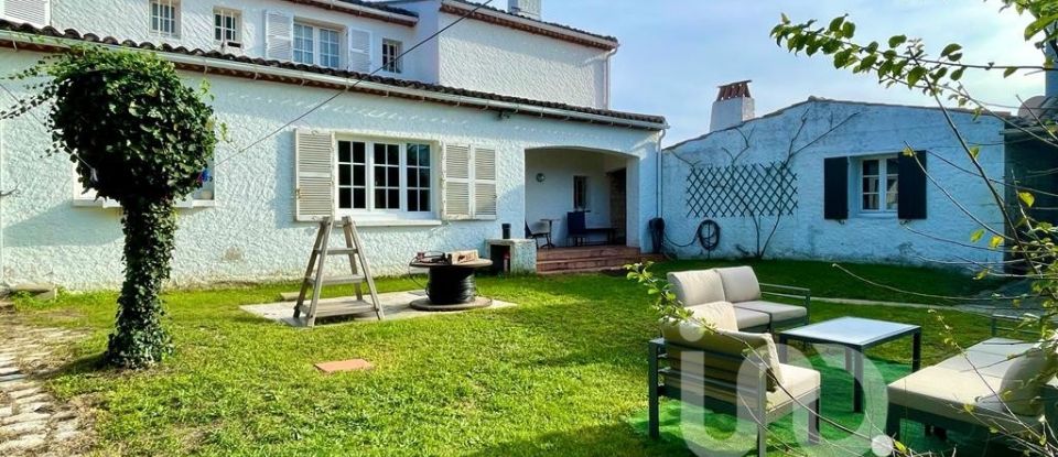 House 8 rooms of 260 m² in Saujon (17600)