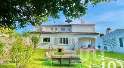 House 8 rooms of 260 m² in Saujon (17600)