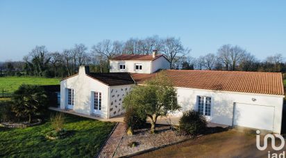 Maison 8 pièces de 180 m² à Landeronde (85150)