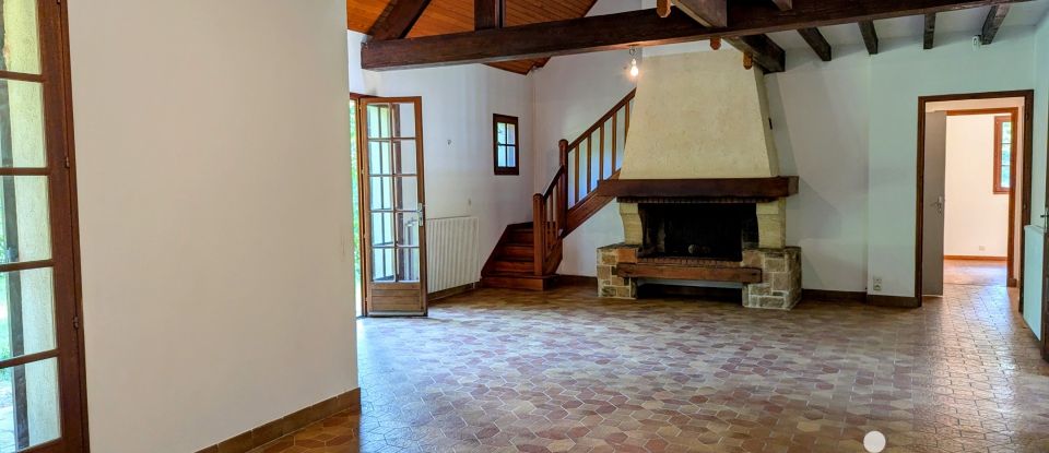 Traditional house 7 rooms of 170 m² in Le Pizou (24700)