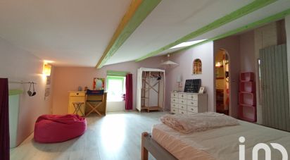 Mansion 6 rooms of 212 m² in Magné (79460)