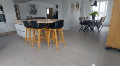 Maison 6 pièces de 132 m² à Saint-Laurent-sur-Sèvre (85290)