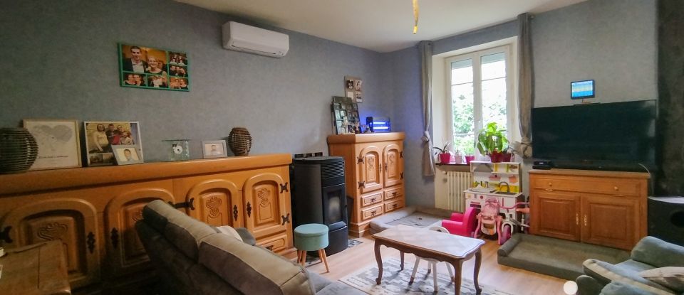 Gîte 13 pièces de 318 m² à Sainte-Thérence (03420)