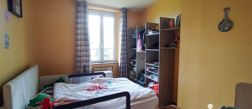 Gîte 13 pièces de 318 m² à Sainte-Thérence (03420)