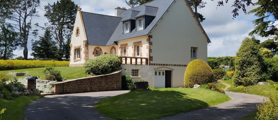 Maison 9 pièces de 170 m² à Carhaix-Plouguer (29270)