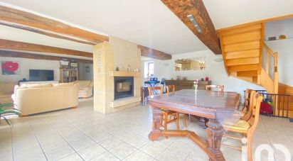 Maison traditionnelle 7 pièces de 233 m² à Saint-Yan (71600)