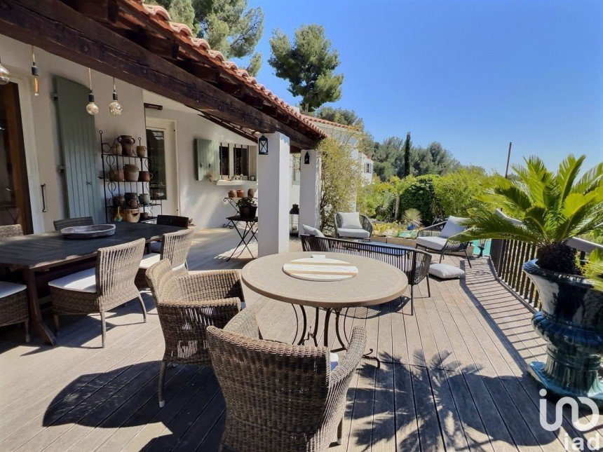 House 8 rooms of 179 m² in Bandol (83150)