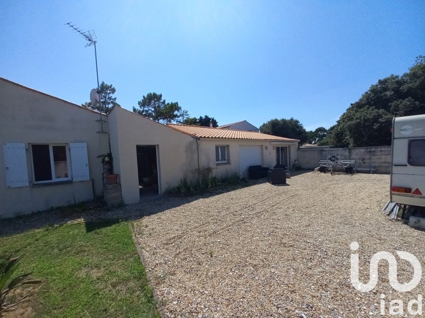 Maison traditionnelle 8 pièces de 160 m² à Saint-Georges-d'Oléron (17190)