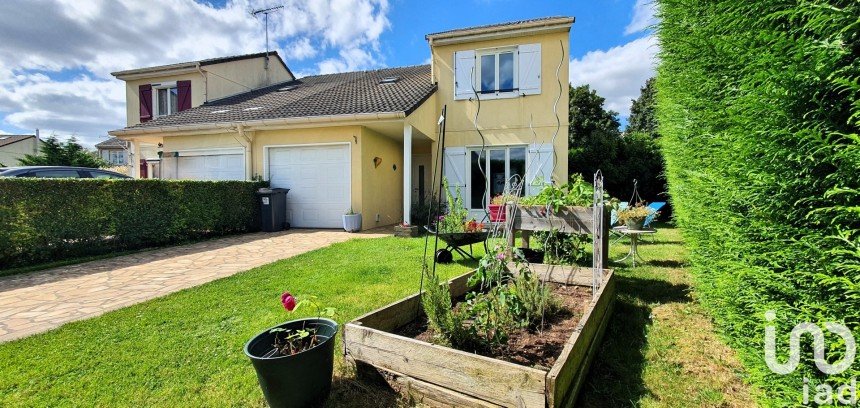 House 4 rooms of 90 m² in Coignières (78310)