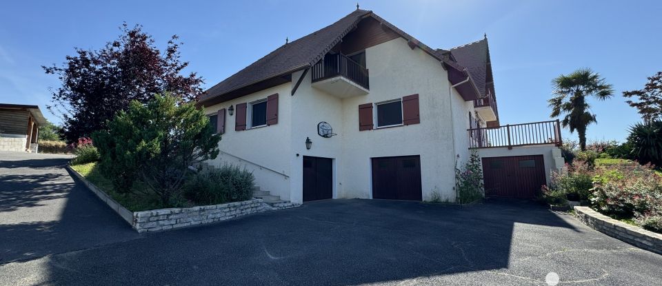 Maison 9 pièces de 247 m² à Lagor (64150)