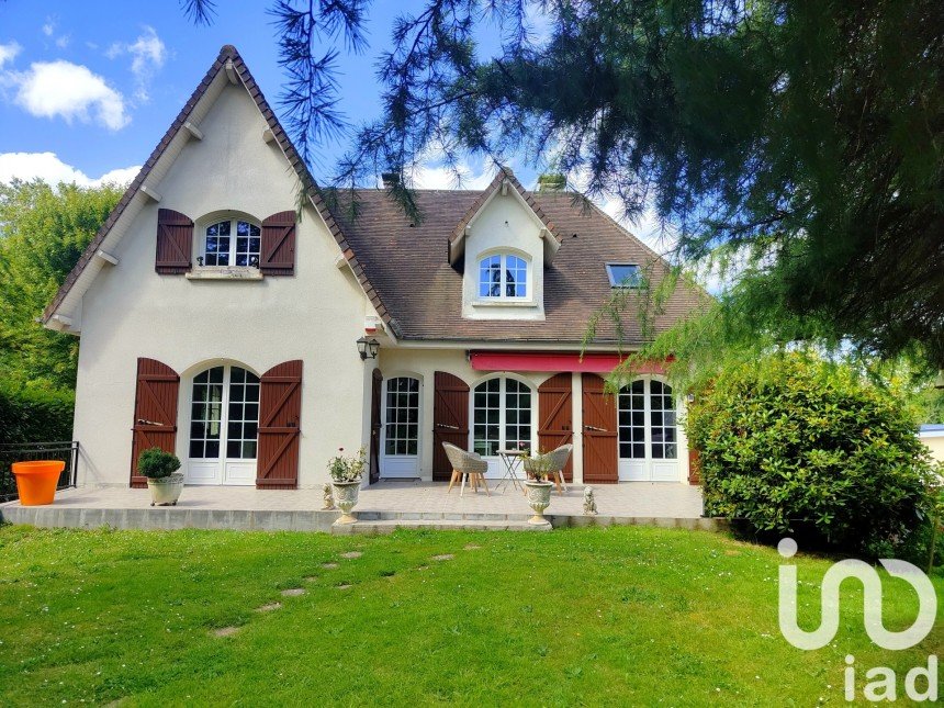 House 6 rooms of 160 m² in Dampierre-en-Yvelines (78720)