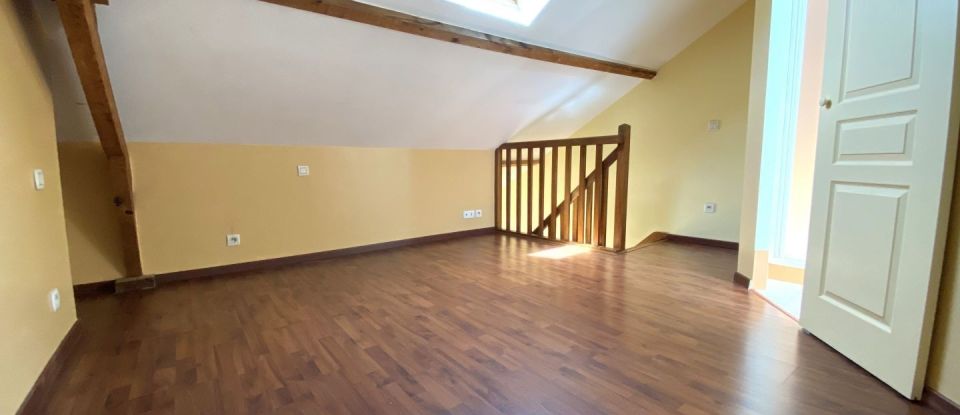 Town house 3 rooms of 61 m² in Loches (37600)