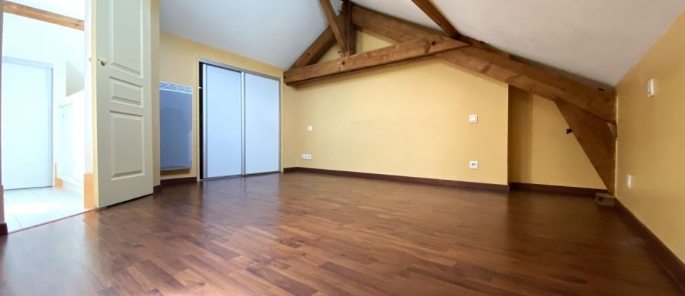 Town house 3 rooms of 61 m² in Loches (37600)