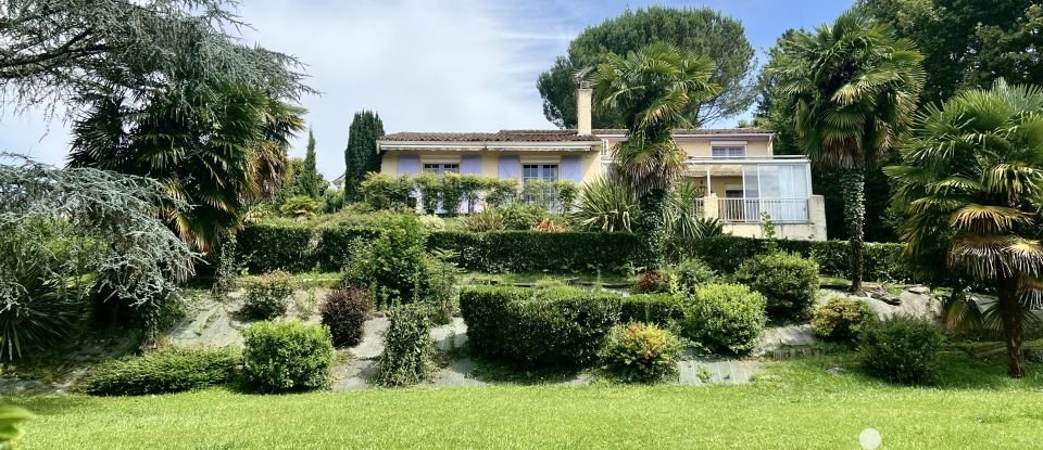 House 7 rooms of 158 m² in Pau (64000)