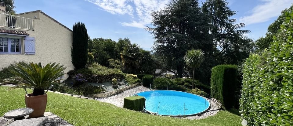 House 7 rooms of 158 m² in Pau (64000)