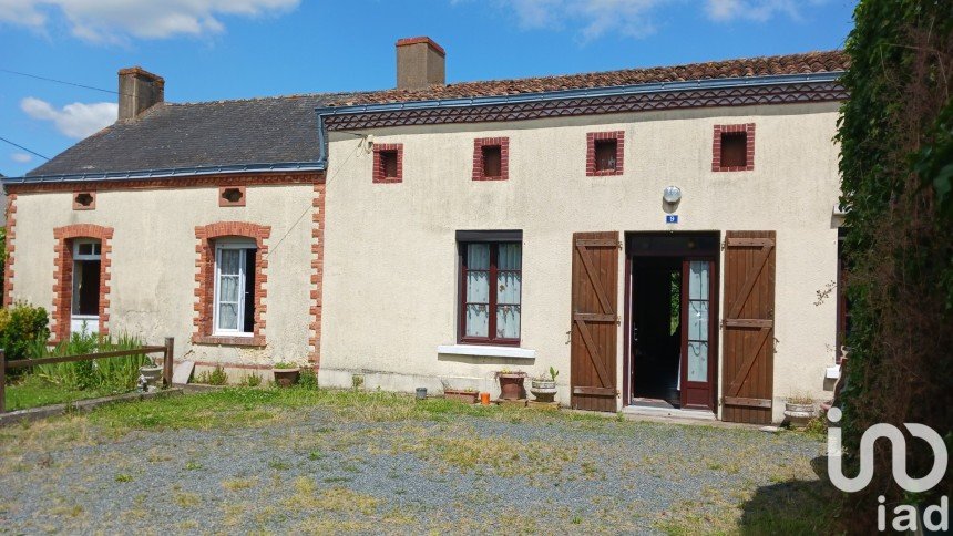 Village house 4 rooms of 123 m² in Chemillé-en-Anjou (49670)