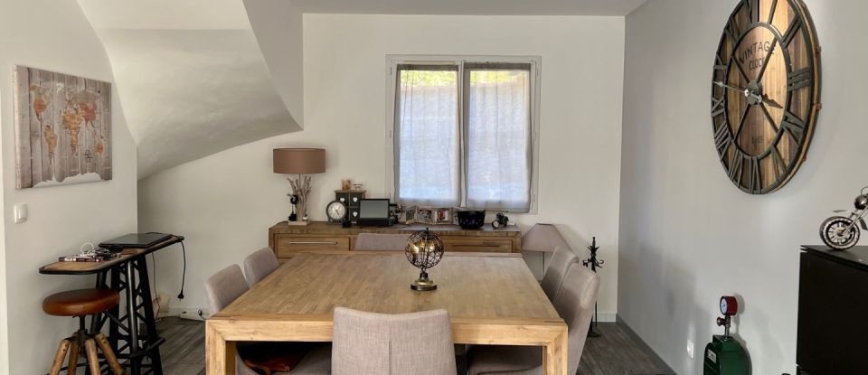 Maison 4 pièces de 109 m² à Saint-Zacharie (83640)