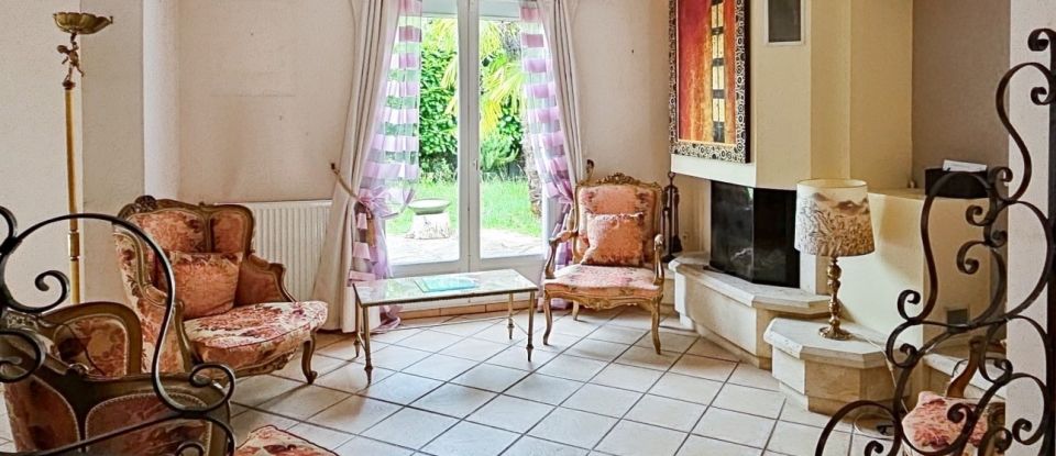 Traditional house 7 rooms of 255 m² in Saint-Germain-lès-Corbeil (91250)