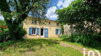 Country house 5 rooms of 144 m² in Oroux (79390)