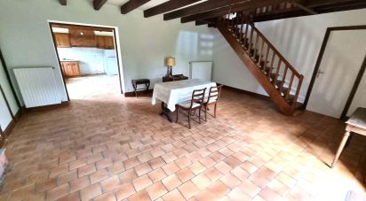 Country house 5 rooms of 144 m² in Oroux (79390)