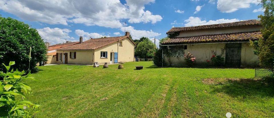 Country house 5 rooms of 144 m² in Oroux (79390)