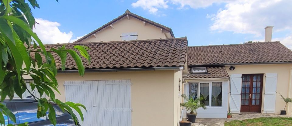 Maison traditionnelle 5 pièces de 95 m² à Cernay (86140)