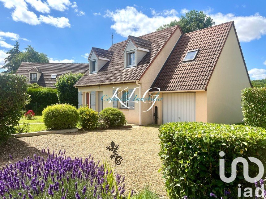 House 6 rooms of 96 m² in Saint-Prest (28300)