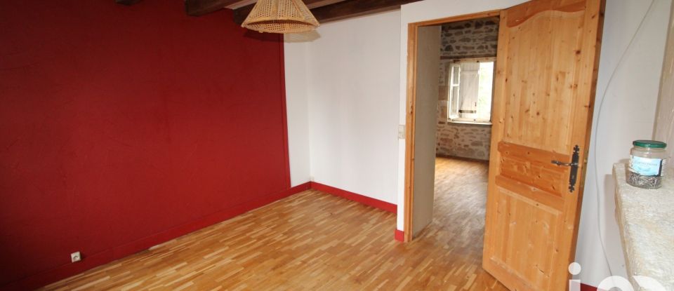 Maison de village 4 pièces de 95 m² à Soubrebost (23250)