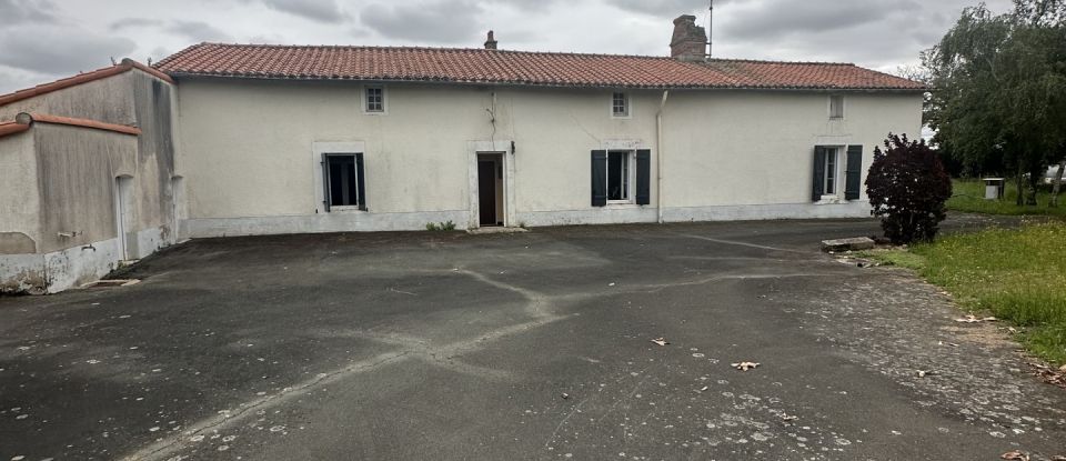 Longère 8 pièces de 128 m² à Essarts en Bocage (85140)