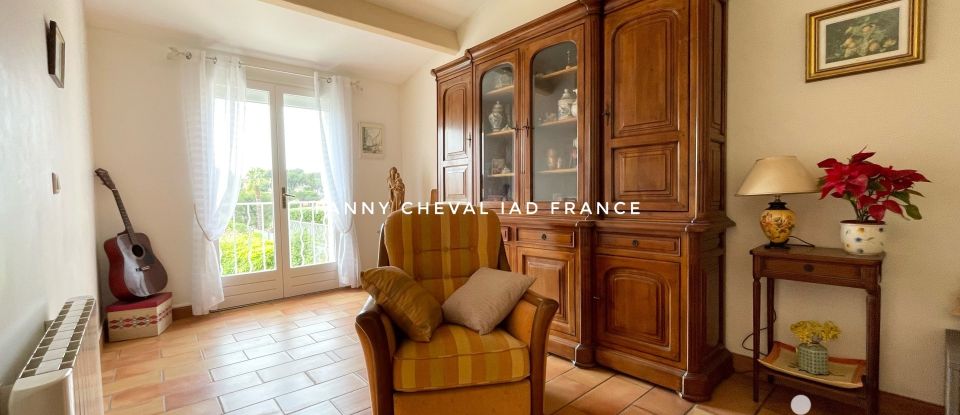 House 8 rooms of 166 m² in Sanary-sur-Mer (83110)