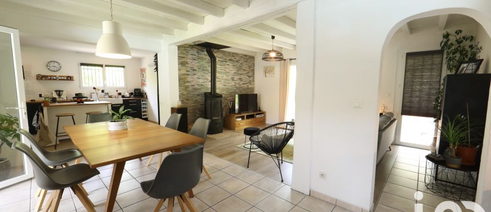 Traditional house 5 rooms of 120 m² in Josse (40230)