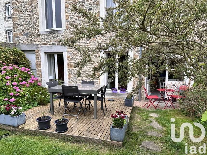 Maison de ville 9 pièces de 245 m² à Coutances (50200)