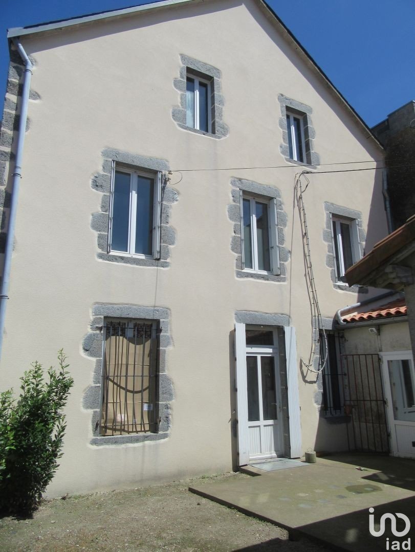 Immeuble de 180 m² à Moncoutant (79320)