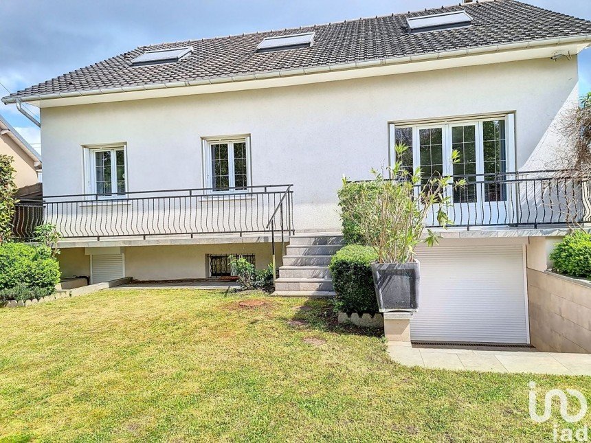 House 7 rooms of 197 m² in Athis-Mons (91200)