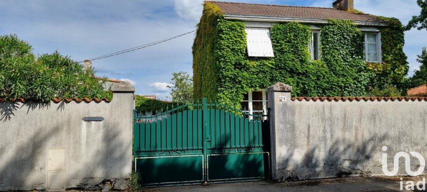 Traditional house 6 rooms of 103 m² in Saint-Denis-du-Payré (85580)