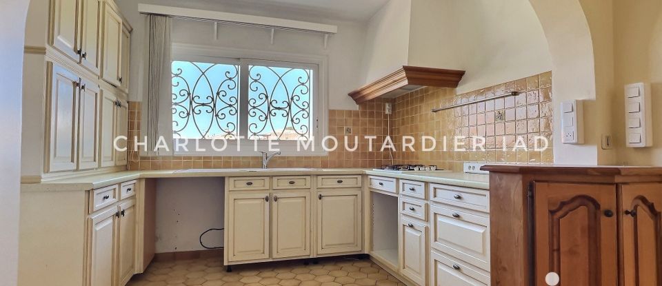 Appartement 4 pièces de 107 m² à Sanary-sur-Mer (83110)