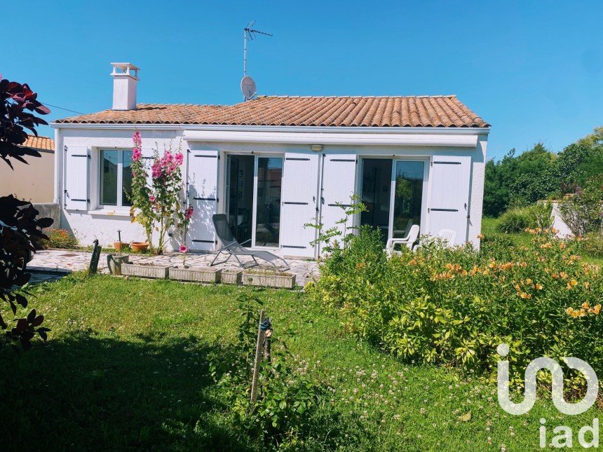 Traditional house 5 rooms of 96 m² in Le Château-d'Oléron (17480)