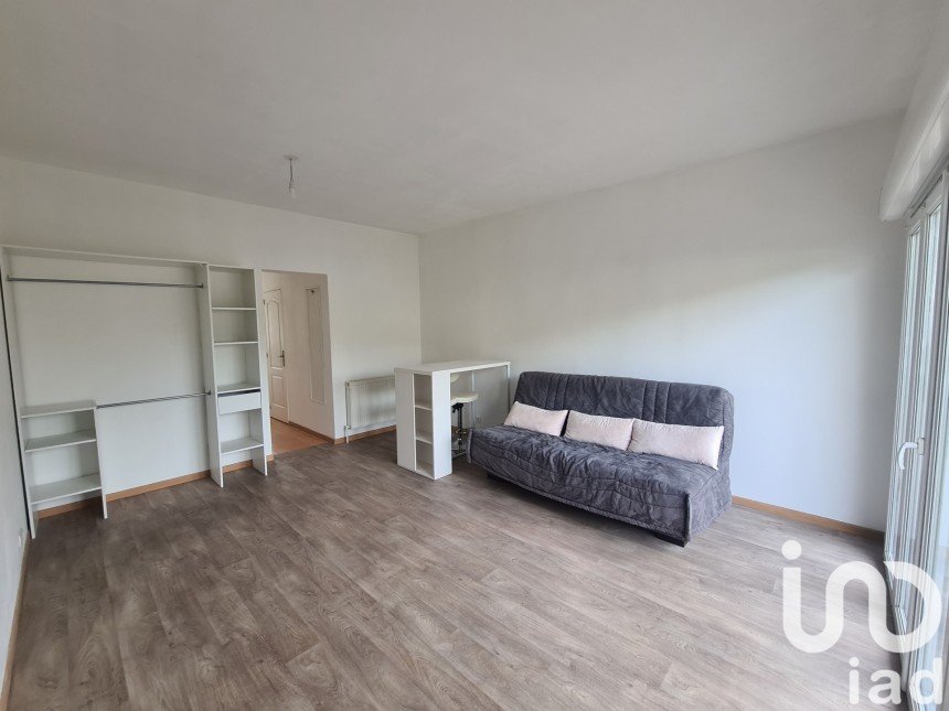 Studio 1 room of 28 m² in Viry-Châtillon (91170)