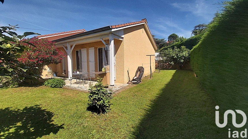 House 5 rooms of 112 m² in Saint-Martin-la-Plaine (42800)