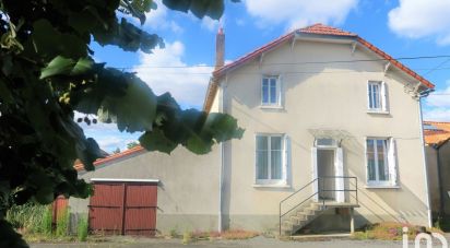 House 4 rooms of 98 m² in Lussac-les-Châteaux (86320)