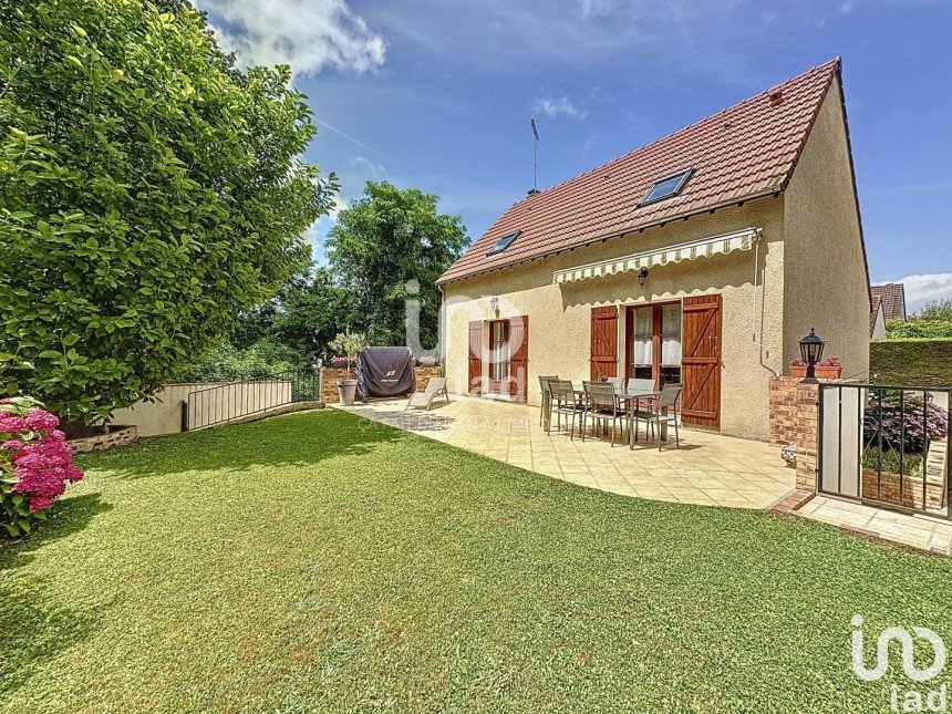 Maison 5 pièces de 102 m² à Vaux-le-Pénil (77000)