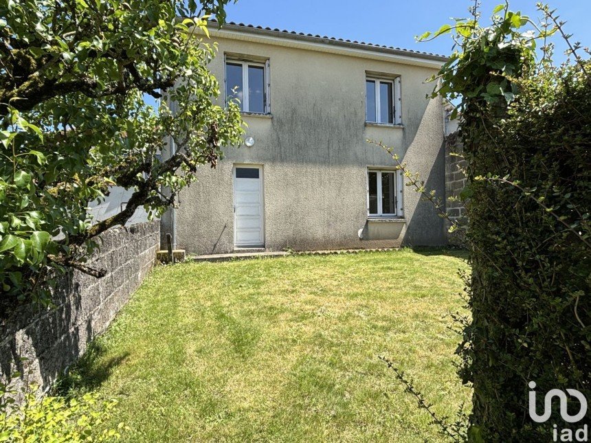 Maison traditionnelle 3 pièces de 81 m² à Parthenay (79200)