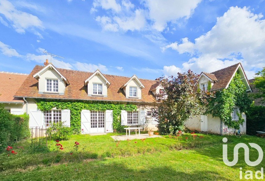 Maison traditionnelle 10 pièces de 233 m² à Gien (45500)