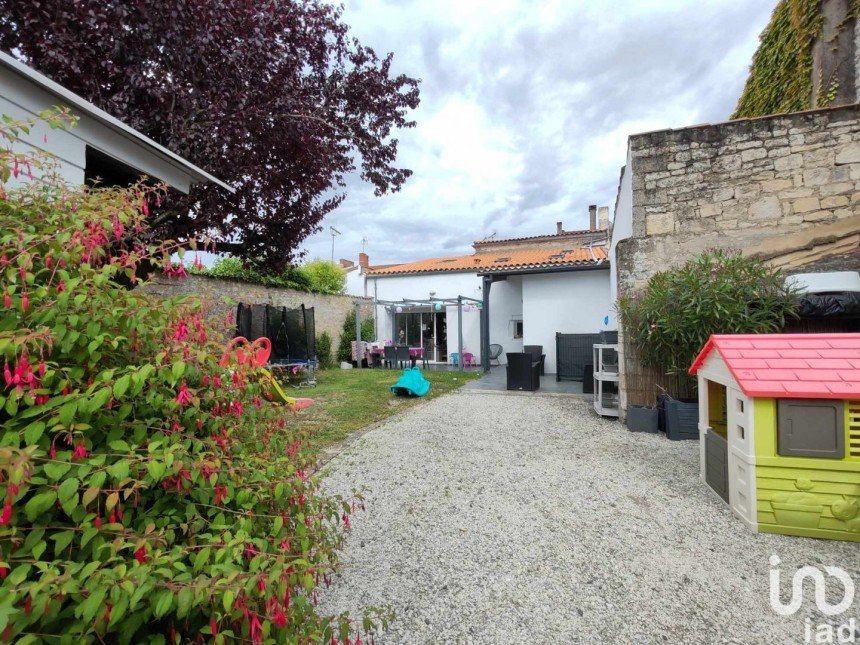 Maison 9 pièces de 220 m² à Aigrefeuille-d'Aunis (17290)