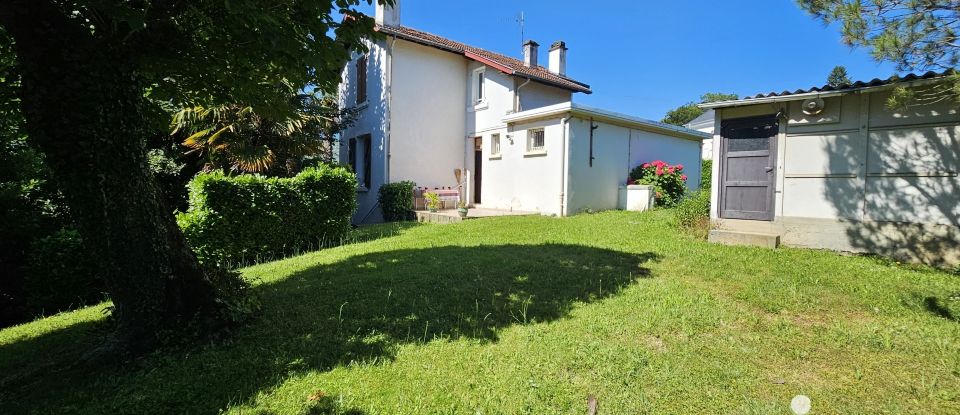 Traditional house 5 rooms of 116 m² in Lourdes (65100)