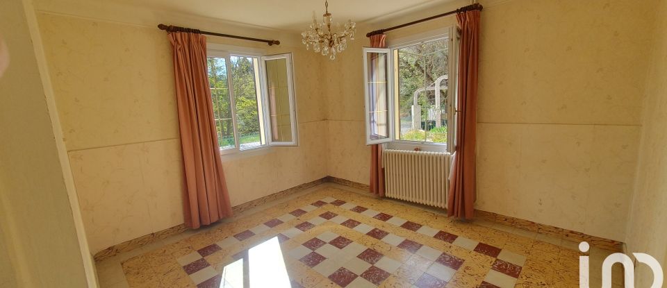 Traditional house 6 rooms of 94 m² in Beaumont-de-Pertuis (84120)