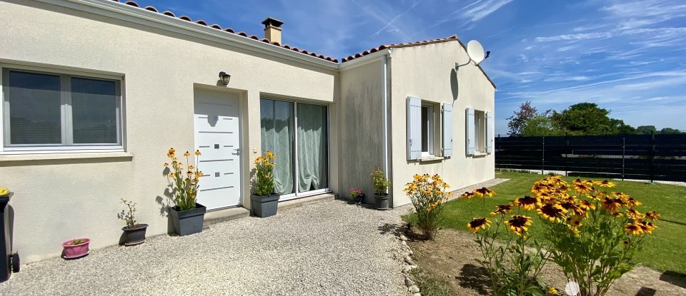 House 5 rooms of 93 m² in Le Chay (17600)