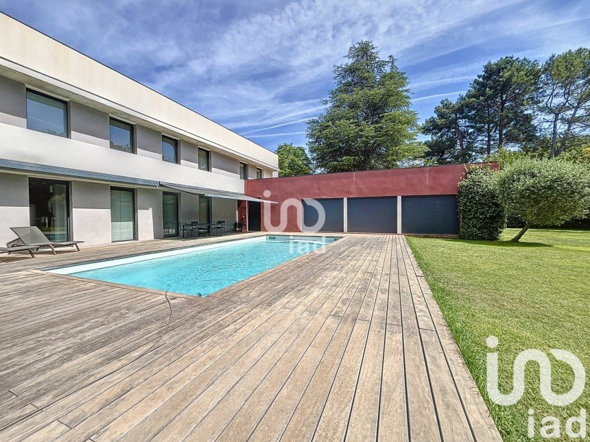 Maison 7 pièces de 270 m² à Aix-en-Provence (13090)