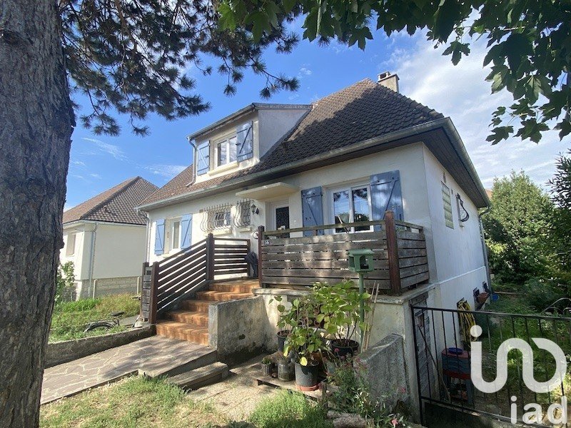 Traditional house 7 rooms of 142 m² in Saint-Leu-la-Forêt (95320)